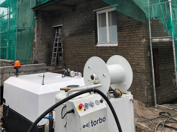 Czyszczenie elewacji z cegły betonowej - Warszawa